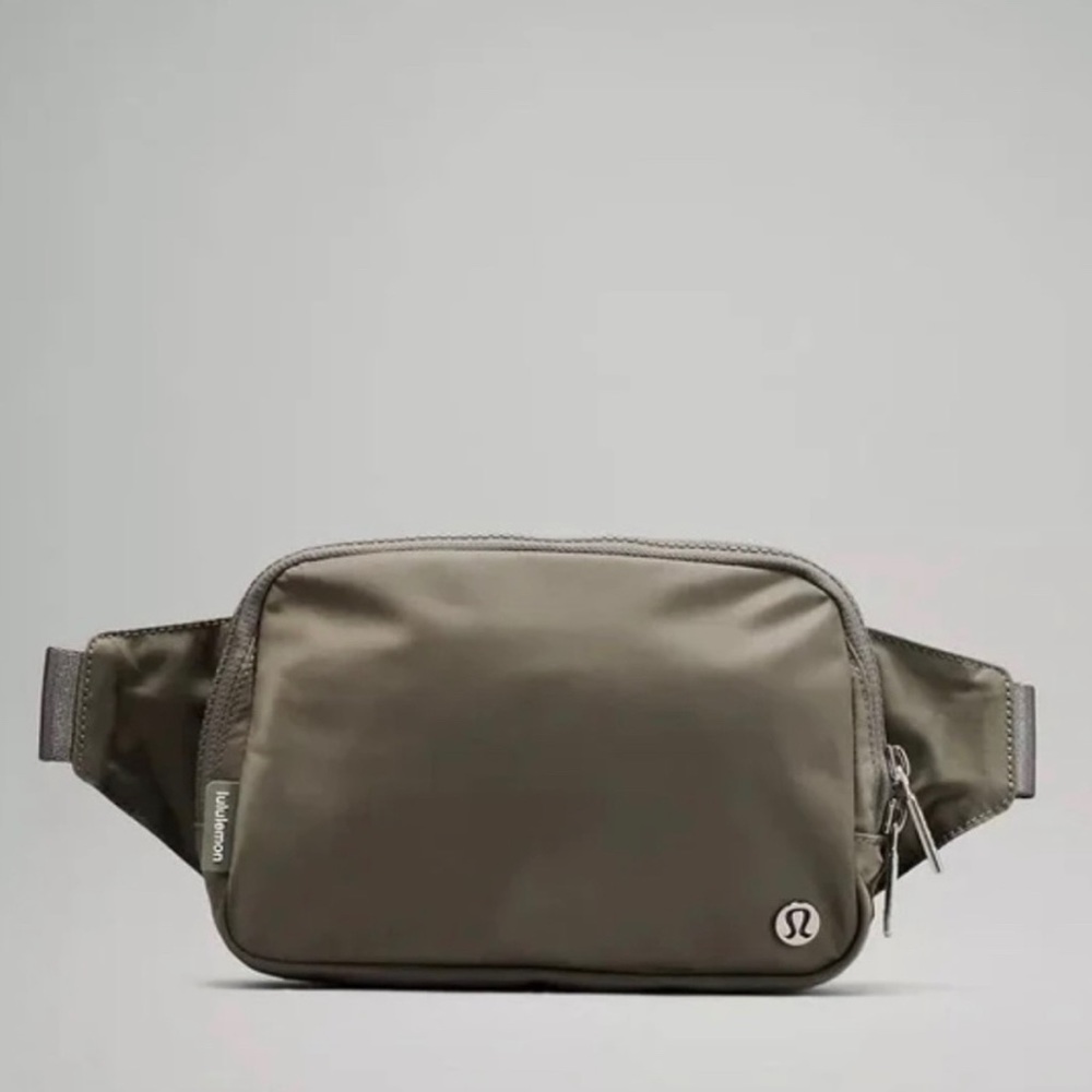 Lululemon Everywhere Belt Bag Green Sage 2L
